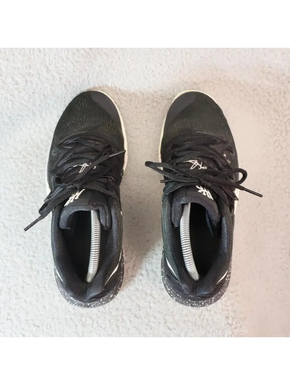 Nike Kyrie 5 Youth Size 7Y Black Basketball AQ2456-901